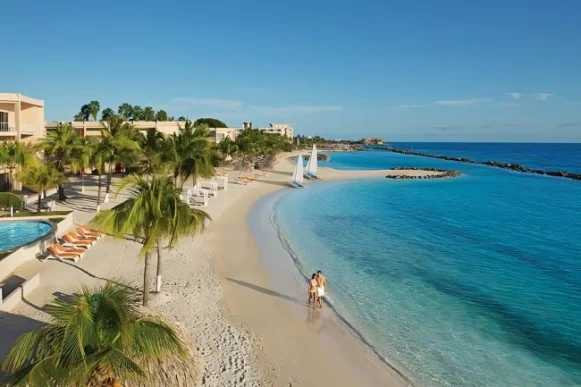Bekijk alle faciliteiten en voorzieningen van het Sunscape Curaçao Resort met onder andere een eigen spa complex en casino.